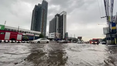 เปิดภาพ ฝนถล่มขอนแก่น ท่วมอุโมงค์ถนนมิตรภาพ รถติดสะสมกว่า 2 กม.