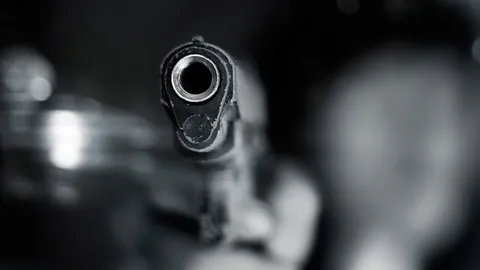 ประชาชนแตกตื่น ยิงกันหน้าห้างดังสมุทรปราการ วินจยย.เปิดศึกแย่งผู้โดยสาร