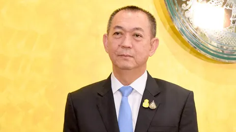  "เฉลิมชัย" เดินหน้าแรงงานคืนถิ่น พลิกฟื้นผืนดิน นำหลักเศรษฐกิจพอเพียง