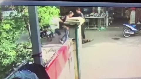 สั่งสอบด่วน ผู้ใหญ่บ้านเมาหนัก ฟันศอกลูกบ้านหัวน็อกพื้น ถุยน้ำลายซ้ำ