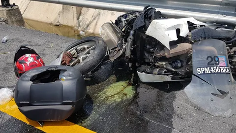 บิ๊กไบค์ชนจยย.ขี่ตัดหน้า ร่างลอยกระเด็นตาย 1 สาหัส 1 กลางถนนแถวแปดริ้ว