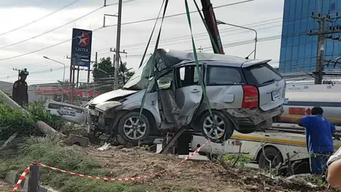 พ่อตาเสี่ยโหน่ง ส.ส.ดัง นครปฐม รถชนเสาไฟฟ้า เสียชีวิต 