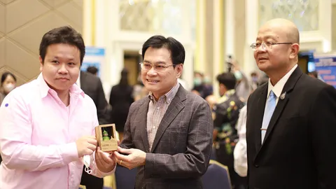 "จุรินทร์" เสริมสภาพคล่อง 4 กลุ่มธุรกิจด้านบริการ บุกตลาดโลก