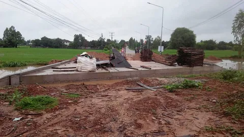 ชาวบ้านร้อง โครงการซ่อมแซมถนน-ท่อลอด 4 เดือนยังไม่เสร็จ สัญจรไปมาลำบาก