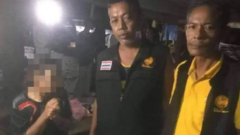 จับแม่หลอนปาดคอฆ่าลูก ส่ง รพ.จิตเวช พบเครียด ตัวเกร็ง ไม่นอนทั้งคืน