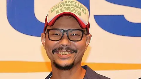 ศุภสิทธิ์ ศรีสวัสดิ์ศักดิ์ ดึงดูดทุกสายตากับกางเกงที่เหมือนมีสีหกใส่ทั้งกระป๋อง