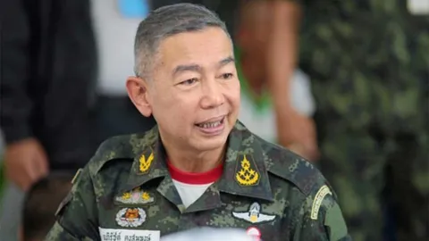 ทรงพระกรุณารับโอน รองเลขาธิการพระราชวัง