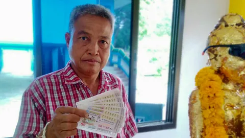  ลุงตกงานดวงเฮง ซื้อหวยวันบวงสรวง "ไอ้ไข่" ถูกเลขท้าย 3 ตัว 20 ใบ