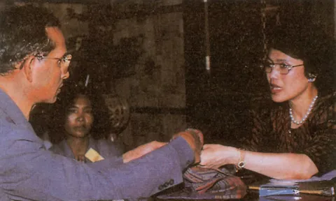 สายพระเนตรอันยาวไกลชุบชีวิตไทยยั่งยืน