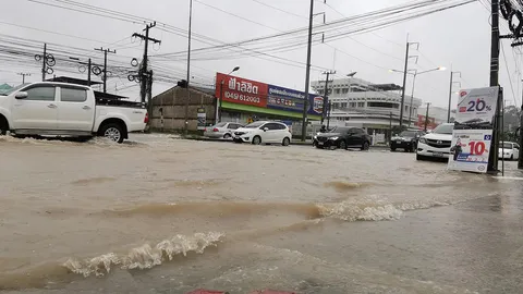 พายุโนอึล ทำฝนถล่มศรีสะเกษ น้ำท่วมถนนหลายสาย บางจุดท่วมสูงรถจอดตายอื้อ
