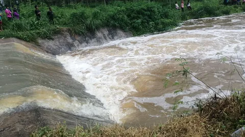 สังเวย "โนอึล" อีก 1 วัยรุ่นโนนดินแดง เล่นน้ำหน้าฝายเจอน้ำวนดูดร่างจมดับ