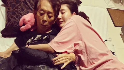 คนใกล้ชิดเผยสภาพจิตใจ แตงโม นิดา หลังพ่อจากไปด้วยอาการติดเชื้อในกระแสเลือด