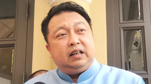 “สุชาติ” ไม่รู้ประกันสังคมถือหุ้นศรีพันวา ชม “ปลาวาฬ” กล้าพูดสิ่งที่คิด