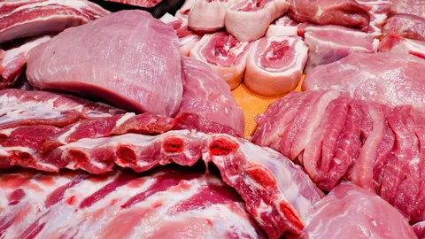 แนะวิธีเลือกซื้อ "เนื้อหมู" ต้องมีสีแดงธรรมชาติ ใช้นิ้วกดต้องไม่มีรอยบุ๋ม