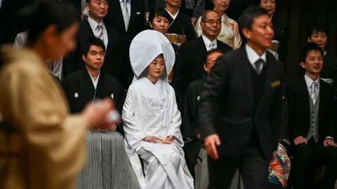 แจกเงินคู่แต่งงาน อีกนโยบายใจป้ำ หวังเพิ่มอัตราเกิดในญี่ปุ่น