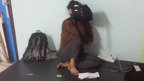 จับผู้ช่วยผู้ใหญ่บ้านสาว มากับแม่ นัดส่งยาบ้าเกือบ 1 หมื่นเม็ด