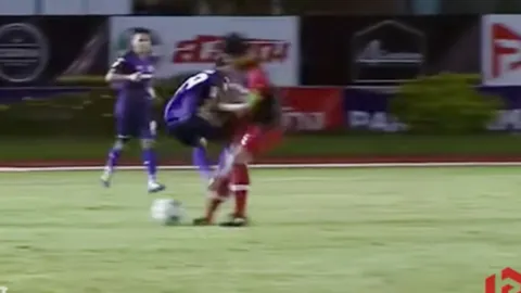 ชมคลิป แข้งอุทัยธานี ทำฟาวล์สุดโหด โดนไล่ออกจากสนาม