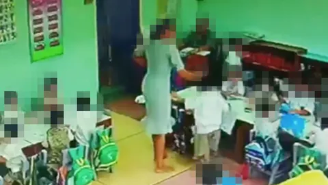 แม่นักเรียนห้อง "ครูจุ๋ม" อ้างมีคนโทรข่มขู่ ยื่นข้อเสนอให้เรื่องจบ