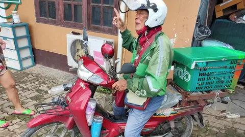 โซเชียลให้กำลังใจ “ลุงแก้ว” ขับแกร็บฟู้ด เล่าด้วยน้ำตาถูกลูกค้ารุมด่า