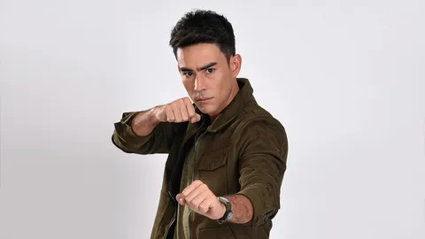 “หลุยส์” เฮละครปัง ชม “พิ้งค์พลอย” บู๊จริงใน “สิงห์สั่งป่า”