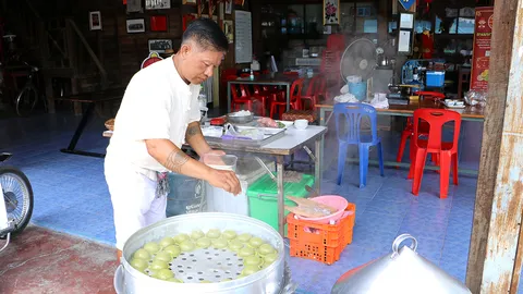 สืบสานทำ “ขนมเง่ปั้น”