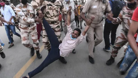 อินเดียประท้วงเดือด ตร.เผาศพเหยื่อข่มขืนไม่บอกญาติ