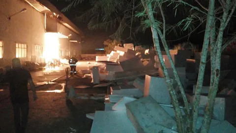 ไฟไหม้โรงงานเฟอร์นิเจอร์ รายใหญ่ ที่ระยอง โหม 2 ชม. คาดสูญกว่า 20 ล้าน