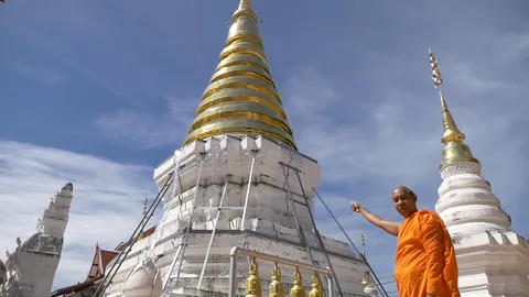 ฝนตกหนัก "องค์พระธาตุ" วัดเวียง เก่าแก่หลายร้อยปีแตกร้าว 4 ด้าน