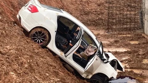 สาวร้อยเอ็ดขับเก๋ง พุ่งตกสะพานกำลังก่อสร้าง ดับคาตอม่อช่วงเช้ามืด