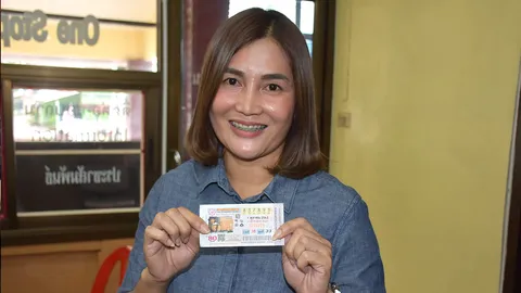 สาวพรานกระต่ายเฮง แม่ค้าใบ้มาให้โชค ซื้อเลขทะเบียน ถูกที่ 1 รับ 6 ล้าน