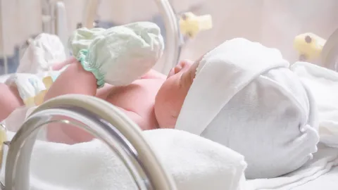 พ่อไม่จดทะเบียนรับรองบุตร ลูกใช้นามสกุลใครในใบเกิด