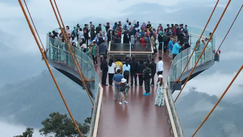 ที่เที่ยวเบตง จ.ยะลา อย่าพลาดเช็กอิน “สกายวอล์ก ทะเลหมอกอัยเยอร์เวง” (คลิป)