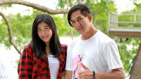 “พีท ทองเจือ” ควง “เซย่า” ล่องเรือหากุ้งแม่น้ำในรายการ “ครัวลั่นทุ่ง”