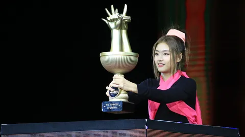 JANKEN QUEEN แชมป์เป่ายิ้งฉุบผู้ใช้โชคชะตาตัดสินให้เป็น เซ็นเตอร์ BNK48