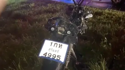 กระบะฝ่าฝนวิ่งเลียบมอเตอร์เวย์ ชนสาวขี่ จยย.ที่สวนมากระเด็นตายคาที่