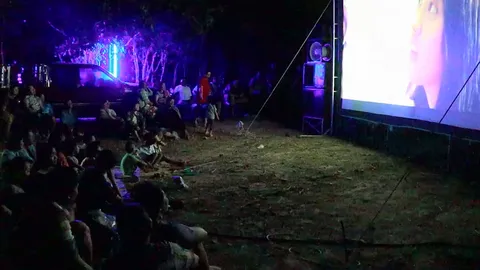 ถูกหวยเกือบทั้งหมู่บ้าน ฉายหนังกลางแปลง แก้บน "เจ้าพ่อหนองเขากรวยช้าง"