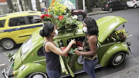 อาชีพใหม่หลังโควิด สาวบราซิล เปิดรถเต่าขายดอกไม้ หารายได้