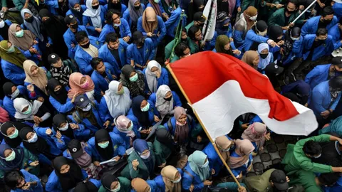 เจาะลึก กฎหมายแรงงานอินโดฯ ชนวนประท้วงร้องความเป็นธรรม