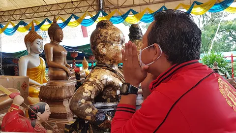 หนุ่มขอนแก่น กระซิบขอโชค "กุมารจุกดำ" เขย่าเซียมซีได้เลขเด็ดมี 28