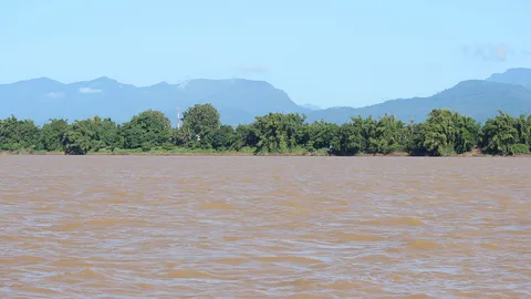 บึงกาฬลมหนาวมาเยือน ริมโขงลมพัดเย็น 19 องศาฯ ประมงพื้นบ้านงดออกฝั่ง