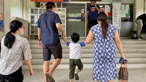 กลุ่มผู้ปกครองสารสาสน์ฯ มอบหลักฐานอัยการ ยันไม่ยกโทษ ครูจุ๋ม 