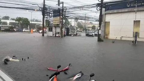 ฝนถล่ม "โคราช" จมบาดาลหลายจุด เซฟวันอ่วม-เอ่อมิตรภาพ รถติดยาวเหยียด