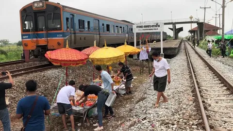 วัดบางปลานักจัดทำบุญใหญ่ อุทิศส่วนกุศลให้ 19 ศพ ที่รถไฟชนรถบัสคณะกฐิน (คลิป)