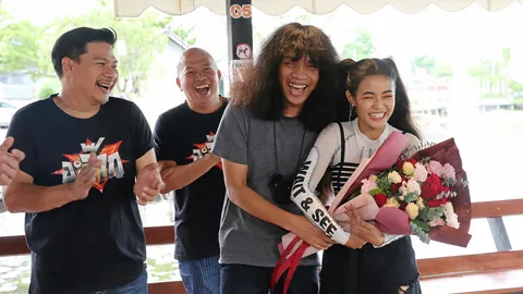 “ลำไย ไหทองคำ” น้ำตาแตก หนุ่ม “ปุ้ย” บุกเซอร์ไพรส์ในรายการ “อะจ๊าก”