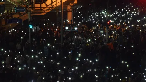 วงเวียนใหญ่ ร่วมแฟลชม็อบชุดสุดท้าย ก่อนผู้ชุมนุมแยกย้าย (คลิป)