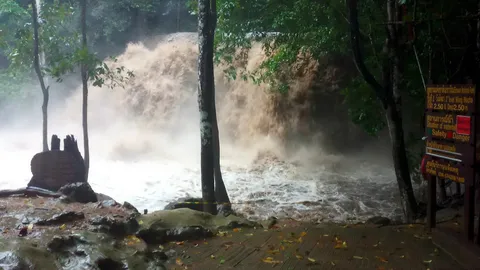 ประกาศปิดน้ำตกเอราวัณ งดเที่ยว-เล่นน้ำ หลังฝนตกทำน้ำป่าทะลักไหลรุนแรง (คลิป)