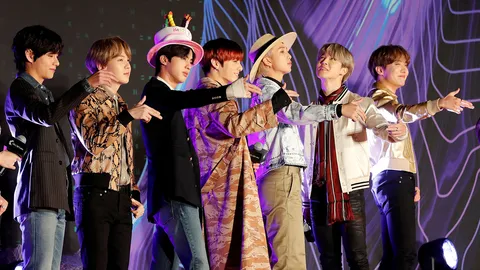 วง "BTS" กวาดรางวัลบิลบอร์ดมิวสิกอวอร์ด 2020 ไม่พอ ยังทำหุ้นพุ่ง 2 เท่า