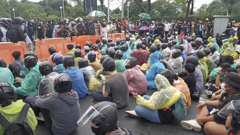 เยาวชนชุมนุมบริสุทธิ์ ไอเท็มต้องมี...มาม็อบ