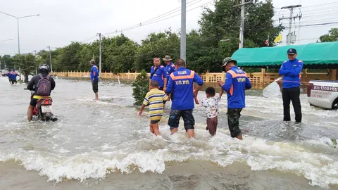 ผบ.ทสส. ส่ง ‘นักรบสีน้ำเงินภาค 5’ ลุยปักธงชัย ช่วยผู้ประสบภัยน้ำท่วม