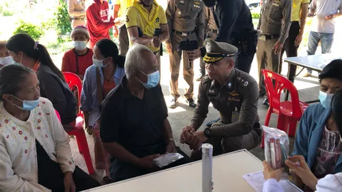 "บิ๊กหลวง" ลุยเข้าพื้นที่น้ำท่วม เยี่ยมแพทย์เคลื่อนที่ พร้อมช่วย ปชช.